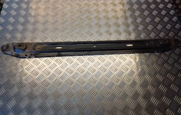 Peugeot 308 Radiator mount bracket D04S17
