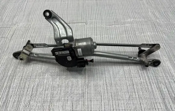 Maserati GranTurismo Front wiper linkage 6701746880