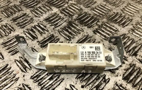 Mercedes-Benz C W204 Headlight level adjustment motor A1669003401