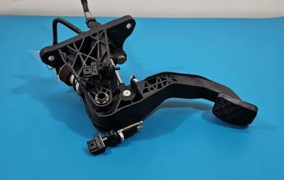 Mercedes-Benz A W176 Pedal assembly A2462900419 IMPRK1521207