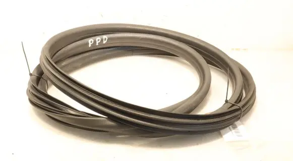 Renault Clio IV Rubber seal front door (on door) 