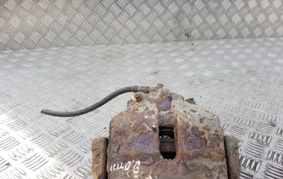 Volkswagen PASSAT B6 Front brake caliper