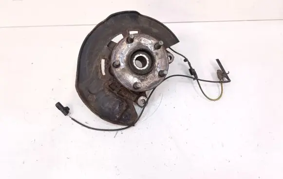 Toyota Prius+ (ZVW40) Front wheel hub