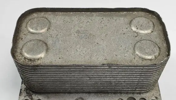 Renault Koleos I Engine oil radiator 6790972560