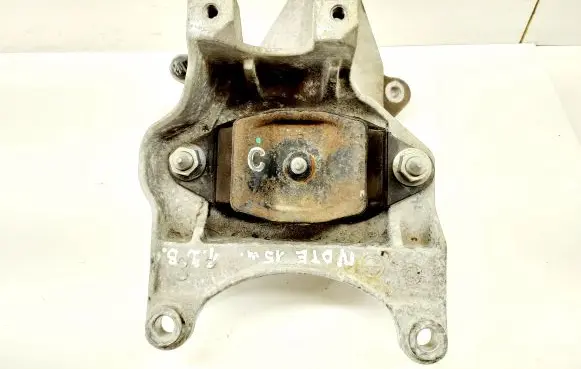 Nissan Note (E12) Engine mount bracket