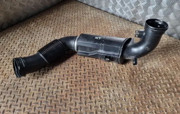 BMW 1 F40 Turbo air intake inlet pipe/hose 8693166