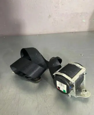 Ford Kuga I Front seatbelt 610116500B