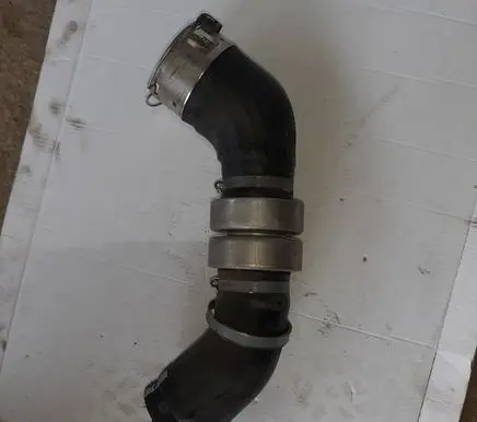 Volvo XC60 Intercooler pipe mounting bracket 31370193