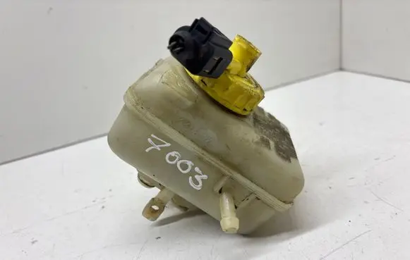 Audi A3 S3 8L Brake fluid reservoir L481402