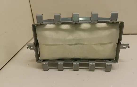 Nissan Leaf II (ZE1) Passenger airbag