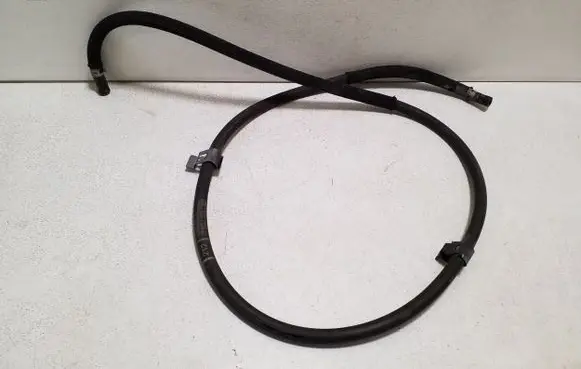 Mercedes-Benz CLS C218 X218 Engine coolant pipe/hose A2048300996
