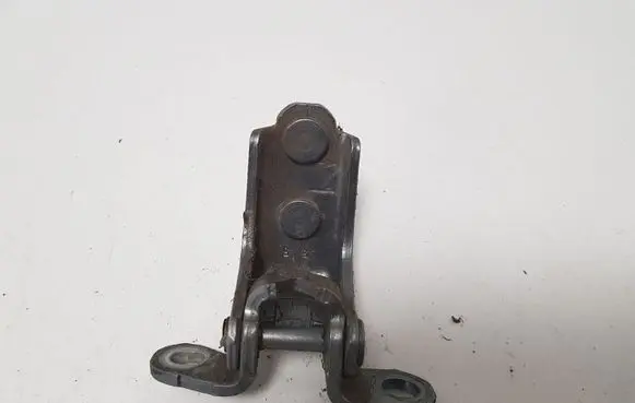 Honda CR-V Rear door lower hinge
