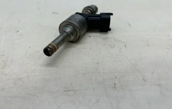 Porsche Cayenne (92A) Fuel injector 94811012882