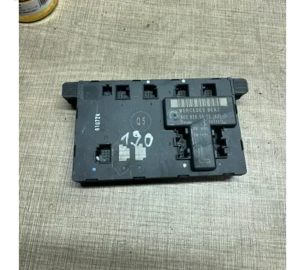 Mercedes-Benz C W203 Door control unit/module 2038205526 351321 HN16101