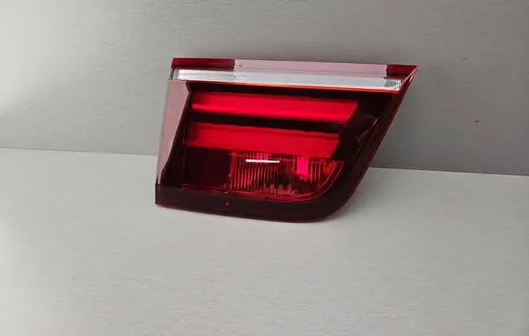 Tailgate rear/tail lights