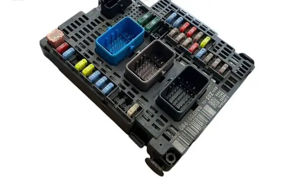 Citroen C4 II Picasso Fuse module 9807091980 29915646 BSMZ0501