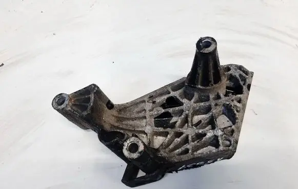 Volkswagen Polo III 6N 6N2 6NF Engine mounting bracket 045199207