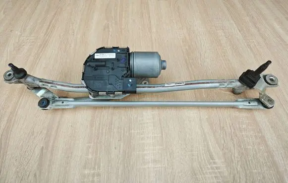 Front wiper linkage and motor