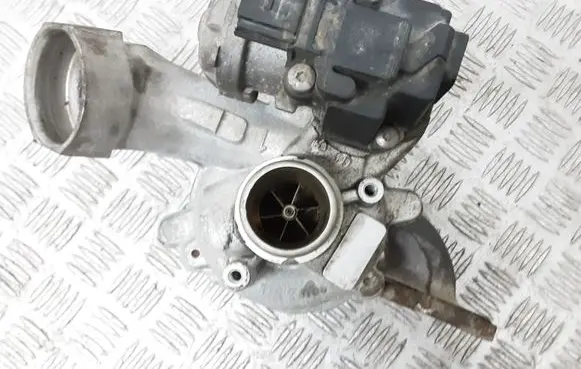 Audi Q3 8U Turbo 04E145721B