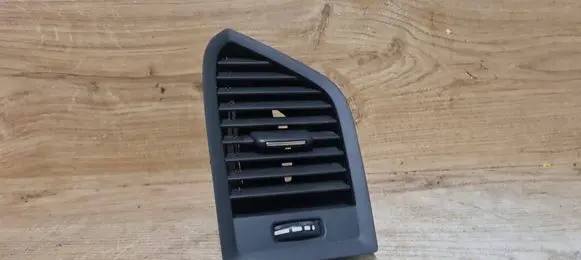 Volvo XC60 Dash center air vent grill 06779001