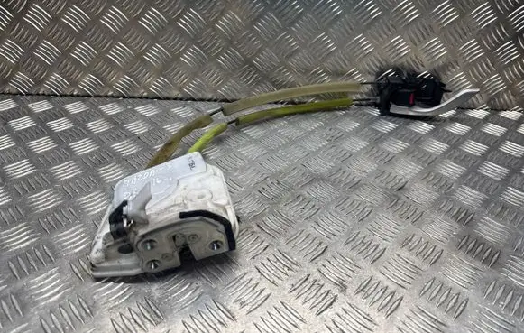 Mazda 3 III Front door lock