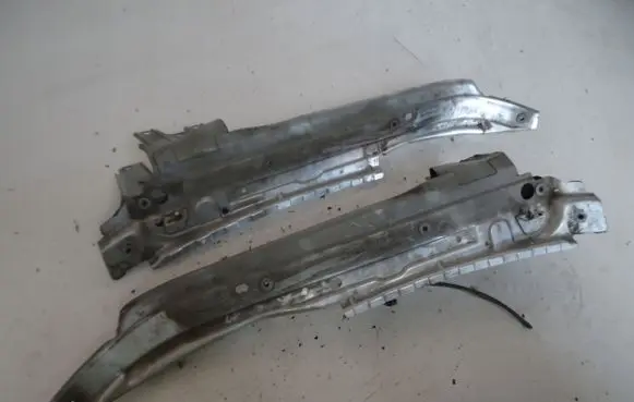 Audi Q7 4L Fender mounting bracket 4L0805157B