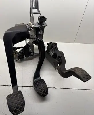 Audi A4 S4 B7 8E 8H Pedal assembly 8E1721117A