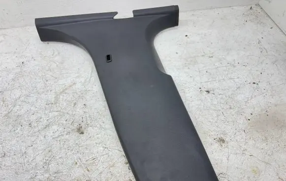 Skoda Octavia Mk2 (1Z) (B) pillar trim (bottom) 1Z0867281