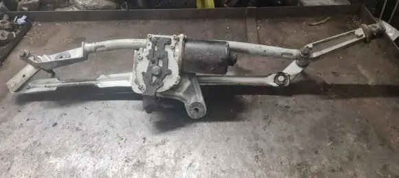 Volvo V70 Front wiper linkage and motor 8648345