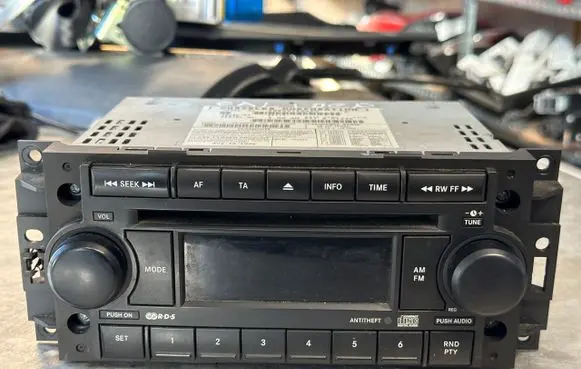 Dodge Caliber Radio/CD/DVD/GPS head unit P05091509AG