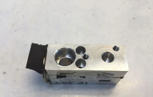 Nissan Juke II F16 Air conditioning (A/C) expansion valve T87650C