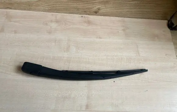 Hyundai i30 Rear wiper blade arm
