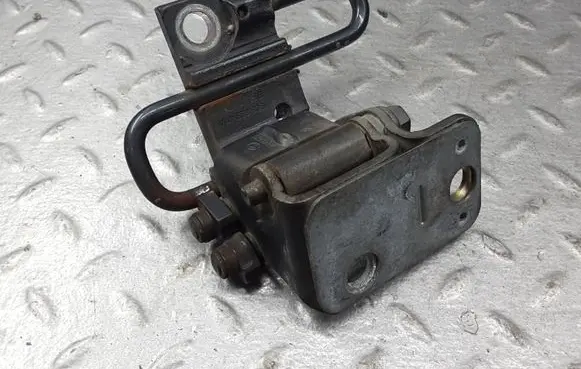 Volkswagen PASSAT CC Rear door lower hinge 3C8833411A