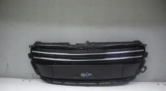 Peugeot 508 Front bumper upper radiator grill