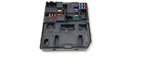 Nissan Qashqai Fuse module 284B74BA0A 1314056432 521501F10