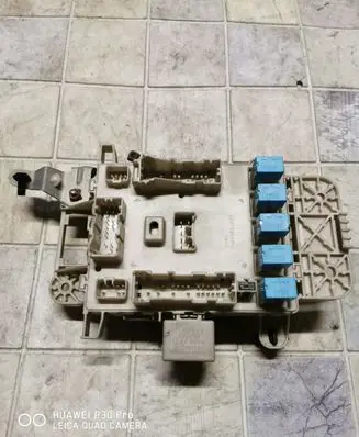 Toyota RAV 4 (XA20) Fuse module 020100 8198050030