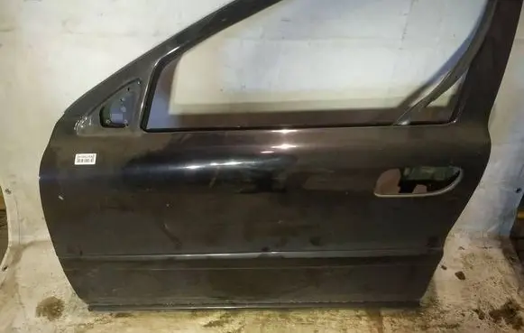 Volvo V70 Front door juodos