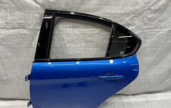 Alfa Romeo Giulia Rear door