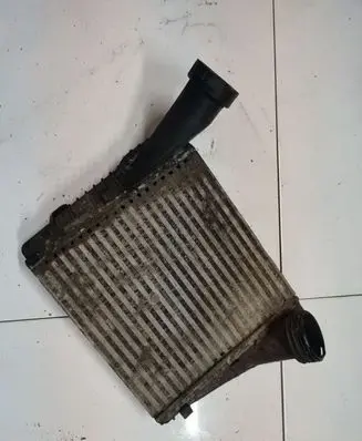 Volkswagen Touareg I Intercooler radiator