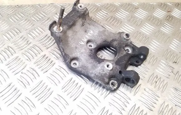 Mazda 3 II A/C compressor mount bracket