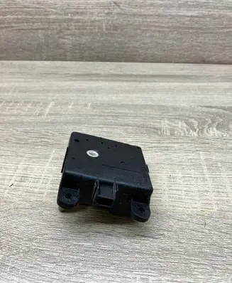 Nissan Primera Air flap motor/actuator 3C27030850 040317