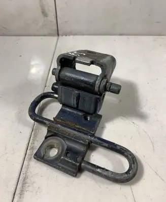 Volkswagen PASSAT B5 Front door upper hinge 8E0831412