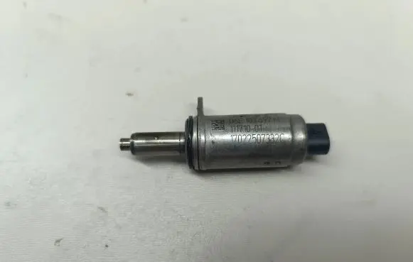 Volkswagen Golf VII Camshaft position sensor 06E103697M 11171001 17022507332C