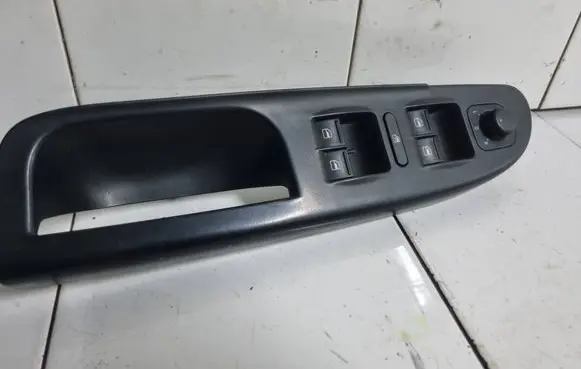 Volkswagen PASSAT B6 Electric window control switch 3C1867171B