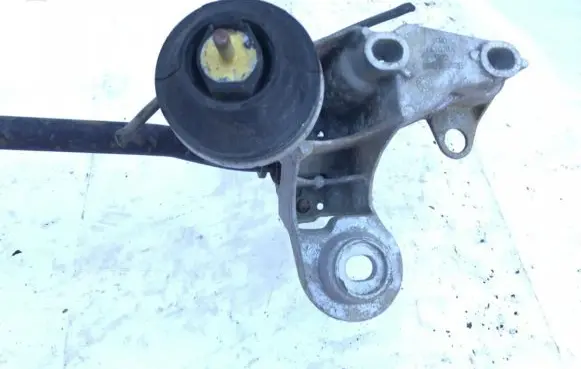 Audi A4 S4 B5 8D Engine mount bracket 8d0199352