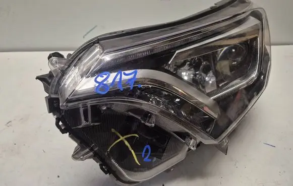Toyota RAV 4 (XA40) Headlight/headlamp