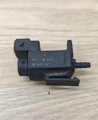 Volvo XC90 Turbo solenoid valve 30611663 00T041