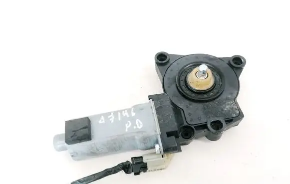 KIA Carens II Front door window regulator motor