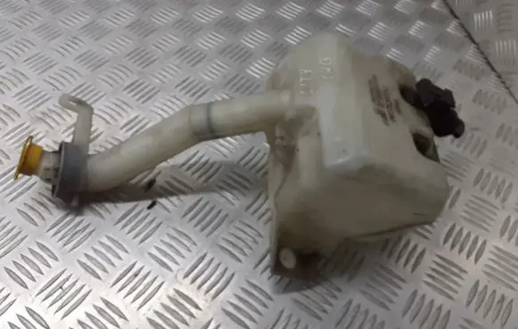 Honda City Windshield washer fluid reservoir/tank