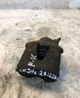 Volkswagen Jetta VI Front brake caliper